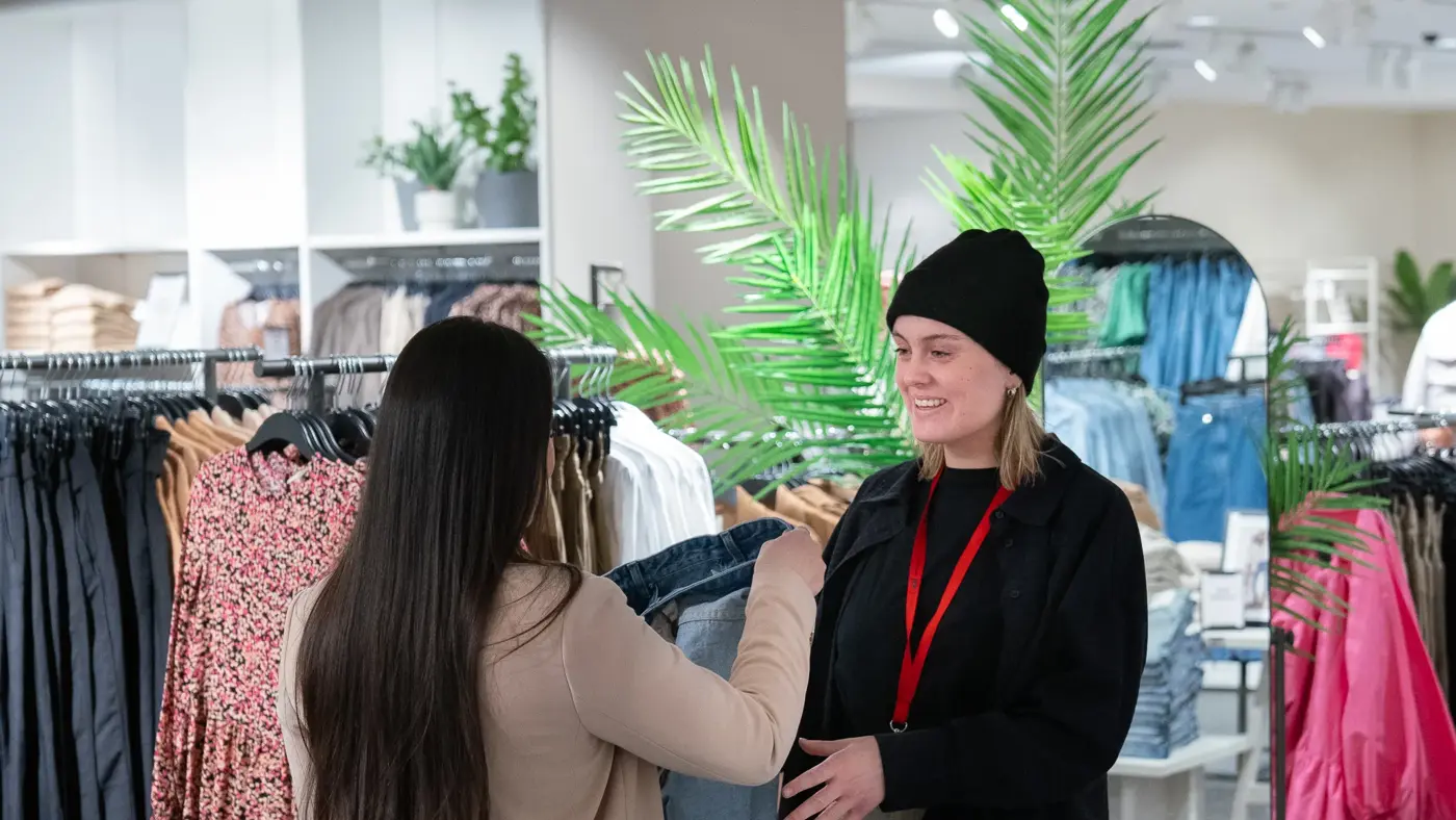 Order from H&M at Thon Senter Sandvika — Delivered by AllUNeed.no