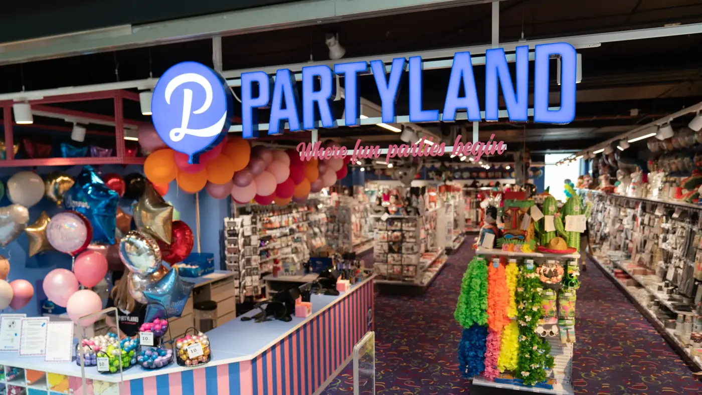 Order from Partyland at Thon Senter Sandvika — Delivered by AllUNeed.no