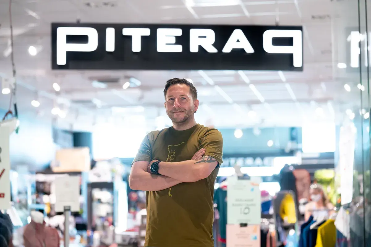Order from Piteraq at Thon Senter Sandvika — Delivered by AllUNeed.no