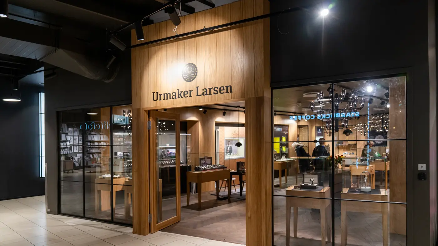 Order from Urmaker Larsen at Thon Senter Sandvika — Delivered by AllUNeed.no